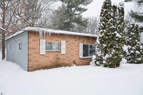 Photo of 1638 S Garfield Avenue, Traverse City, MI 49686 (MLS # 1941571)