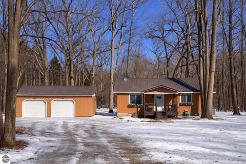 Tiny photo for 5115 Cedar Court, Farwell, MI 48622 (MLS # 1942634)