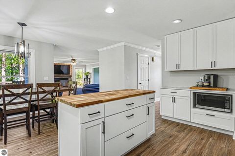 Tiny photo for 105 W Broomfield Road, Mt Pleasant, MI 48858 (MLS # 1945509)