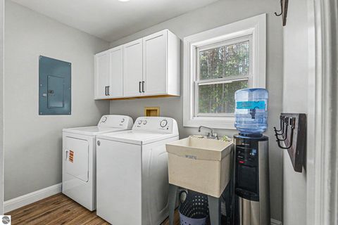 Tiny photo for 105 W Broomfield Road, Mt Pleasant, MI 48858 (MLS # 1945509)
