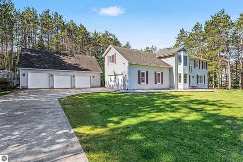 Photo of 105 W Broomfield Road, Mt Pleasant, MI 48858 (MLS # 1945509)
