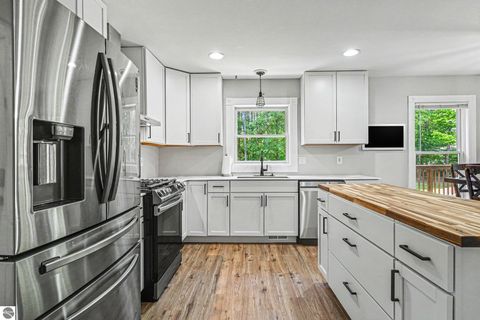Tiny photo for 105 W Broomfield Road, Mt Pleasant, MI 48858 (MLS # 1945509)