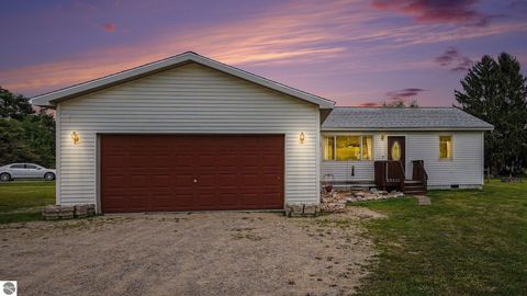 Photo of 1001 Isabella Vista Drive, Lake Isabella, MI 48893 (MLS # 1945278)