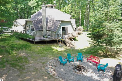 Photo of 332 Maplewood Road, Rose City, MI 48654 (MLS # 1948417)