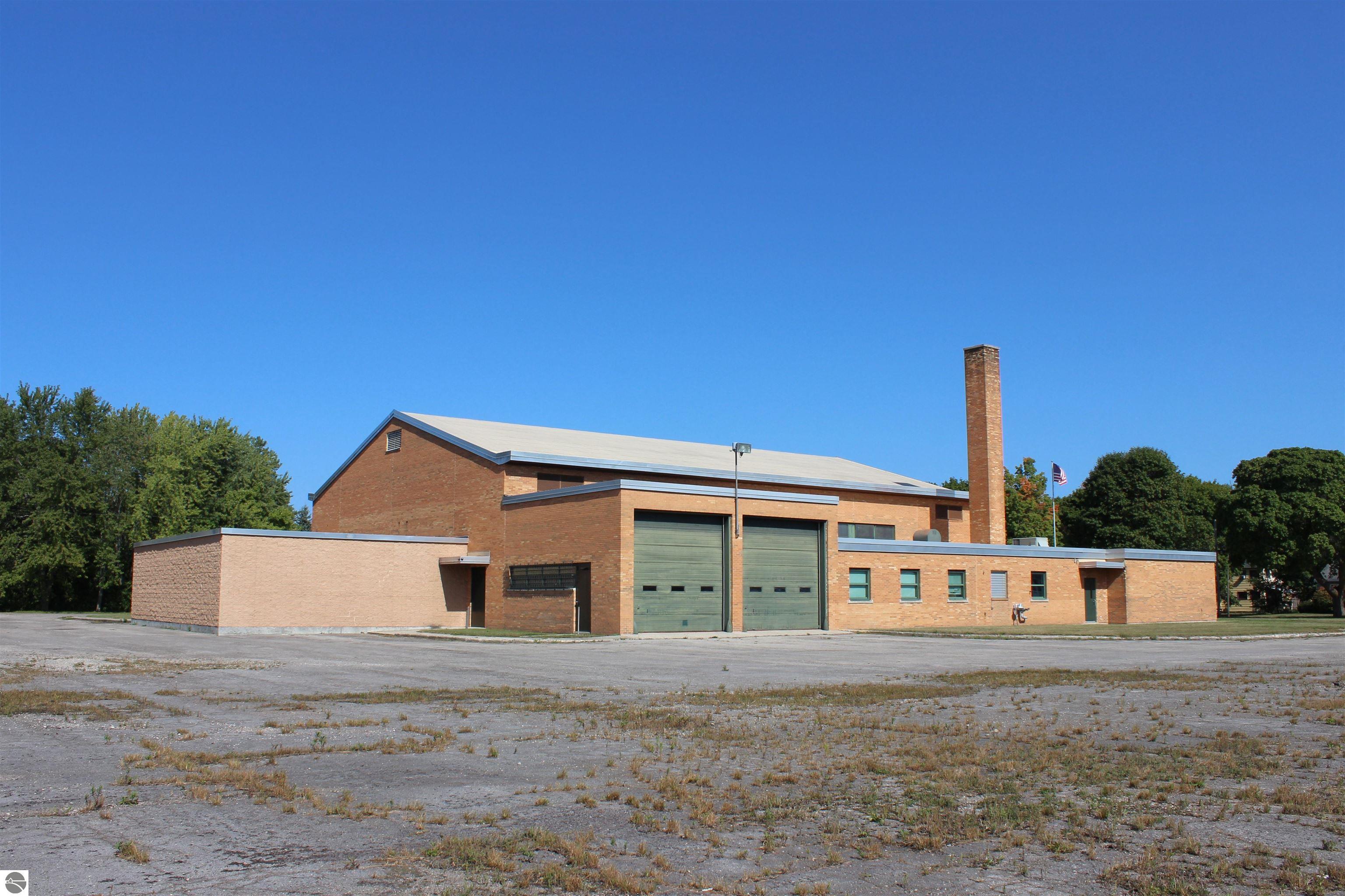Photo 1 of 18 — 610 S Cuyler Street, Cheboygan, MI 49721
