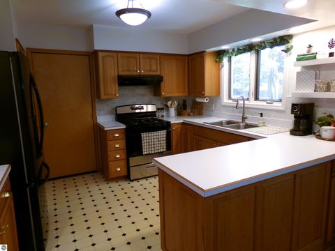 Tiny photo for 1324 E Bennett Street, Mt Pleasant, MI 48858 (MLS # 1945593)