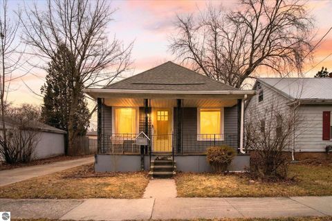 Photo of 1815 W Genesee, Saginaw, MI 48602 (MLS # 1943068)