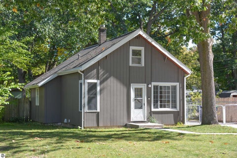 Photo of 1029 Grant Street, Traverse City, MI 49686 (MLS # 1951468)
