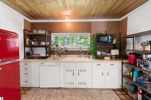 Tiny photo for 1029 Grant Street, Traverse City, MI 49686 (MLS # 1951468)