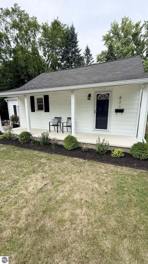 Photo of 821 E Michigan ST, Mt Pleasant, MI 48858 (MLS # 1949322)