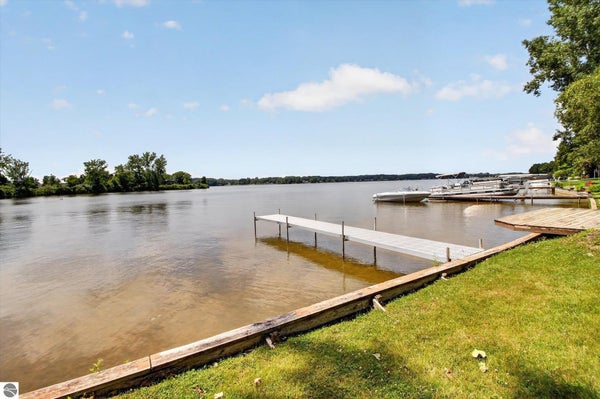 1134 CLUBHOUSE DR, LAKE ISABELLA, MI 48893 - Image ae9f155b60ccb19f06f68292b520aad9/1444470076