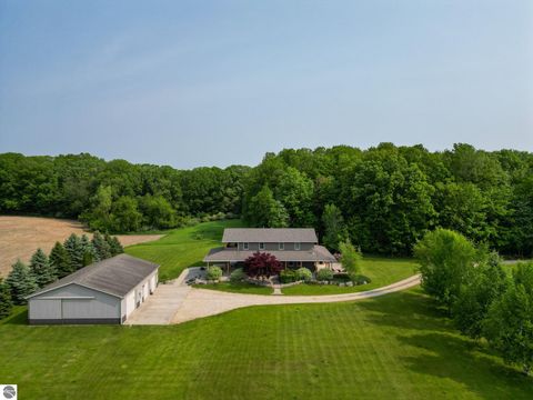 Photo of 1584 W Chapman Road, Mt Pleasant, MI 48858 (MLS # 1941625)