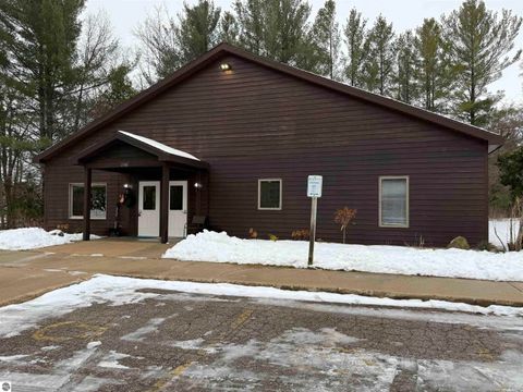 Tiny photo for 2154 Hammond Place W Pl, Traverse City, MI 49686 (MLS # 1941666)