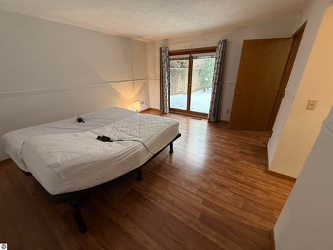 Tiny photo for 2154 Hammond Place W Pl, Traverse City, MI 49686 (MLS # 1941666)