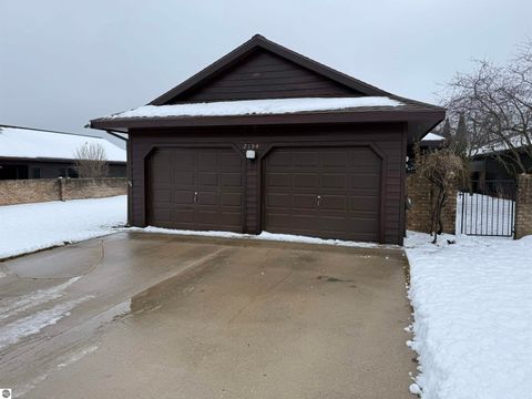 Tiny photo for 2154 Hammond Place W Pl, Traverse City, MI 49686 (MLS # 1941666)
