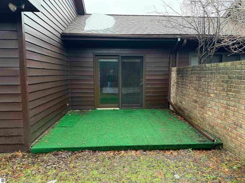 Tiny photo for 2154 Hammond Place W Pl, Traverse City, MI 49686 (MLS # 1941666)