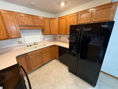 Tiny photo for 2154 Hammond Place W Pl, Traverse City, MI 49686 (MLS # 1941666)