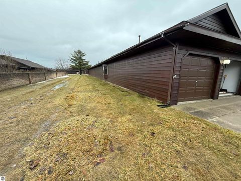 Tiny photo for 2154 Hammond Place W Pl, Traverse City, MI 49686 (MLS # 1941666)