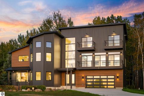 Photo of 10191 Peninsula Drive, Traverse City, MI 49686 (MLS # 1944324)