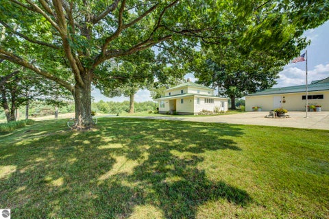 Tiny photo for 4135 Schoolcraft Rd, Bellaire, MI 49615 (MLS # 1945665)
