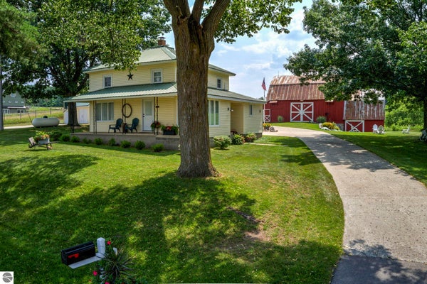 4135 SCHOOLCRAFT RD, BELLAIRE, MI 49615 - Image b0e09fcfcbbf2a6f25cb8028b6a05e5e/851849986