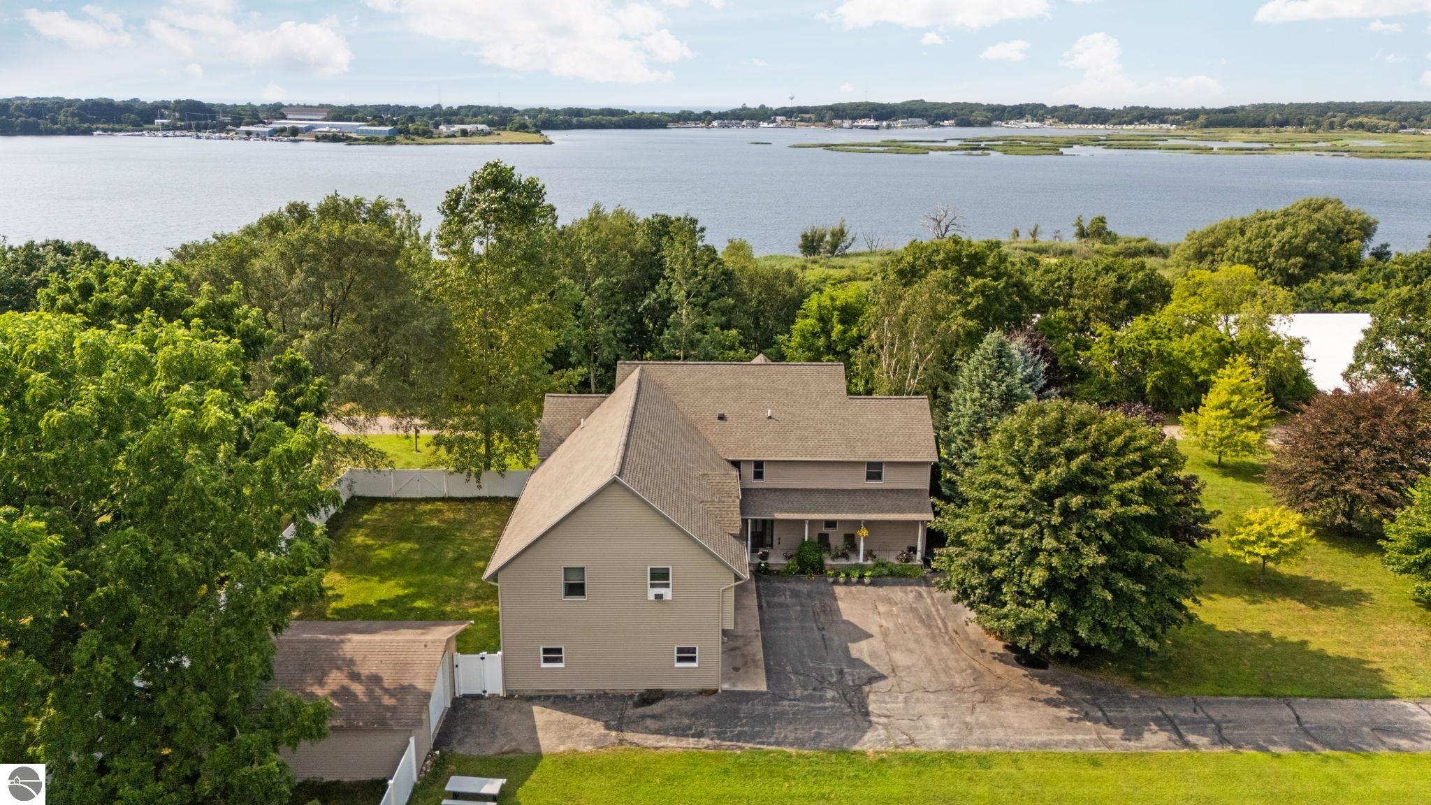 Properties Available 2 - 2 211 Bluff Avenue