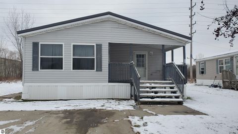 Tiny photo for 2770 S Ivy Lane #LOT 143, Mt Pleasant, MI 48858 (MLS # 1941590)