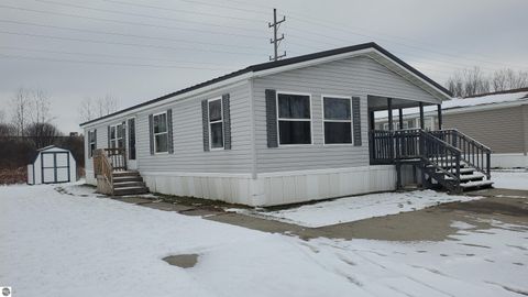 Photo of 2770 S Ivy Lane #LOT 143, Mt Pleasant, MI 48858 (MLS # 1941590)