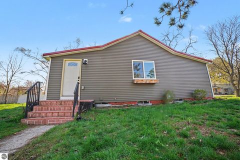 Tiny photo for 201 E Bennett Avenue, Mt Pleasant, MI 48858 (MLS # 1944152)