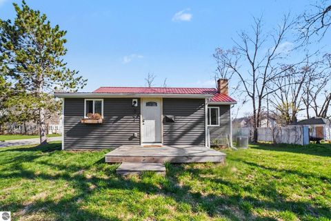 Tiny photo for 201 E Bennett Avenue, Mt Pleasant, MI 48858 (MLS # 1944152)