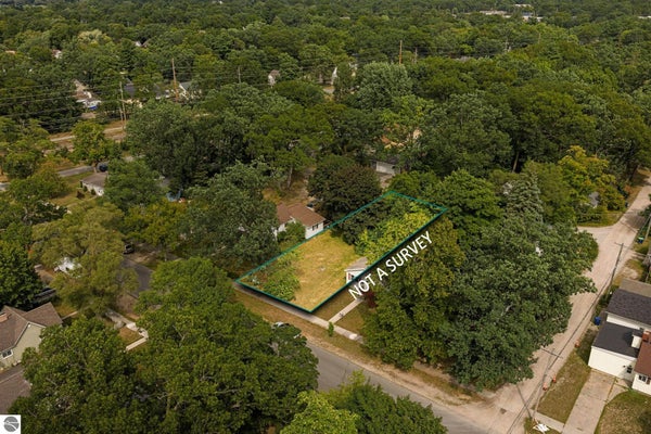 615 GRANT ST, TRAVERSE CITY, MI 49686 - Image b1dcea45795e3bab3ed5ae7d2b0eae5c/4214655010
