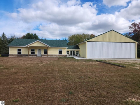 Tiny photo for 1425 S Taxiway Charlie, Lake City, MI 49651 (MLS # 1951380)