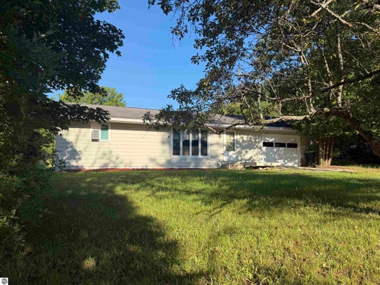 6296 N REYNOLDS RD, LAKE ANN, MI 49650 - Image b1edbd796c13a41f68d17b4220fe18d3/2648024472