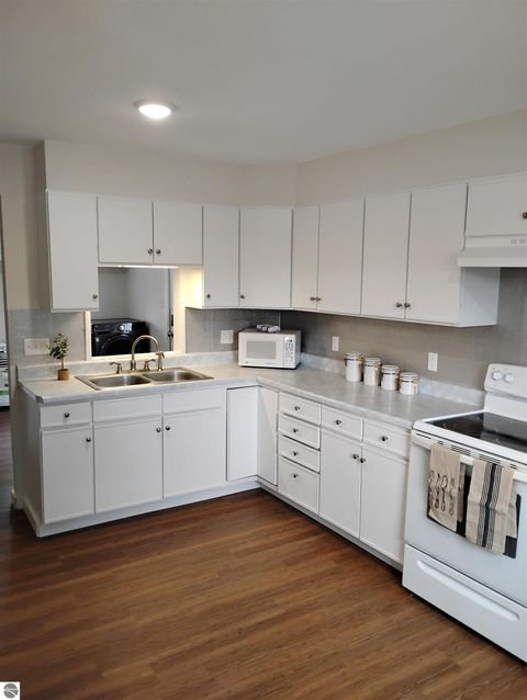 Tiny photo for 511 Woodworth Avenue, Mt Pleasant, MI 48858 (MLS # 1943312)