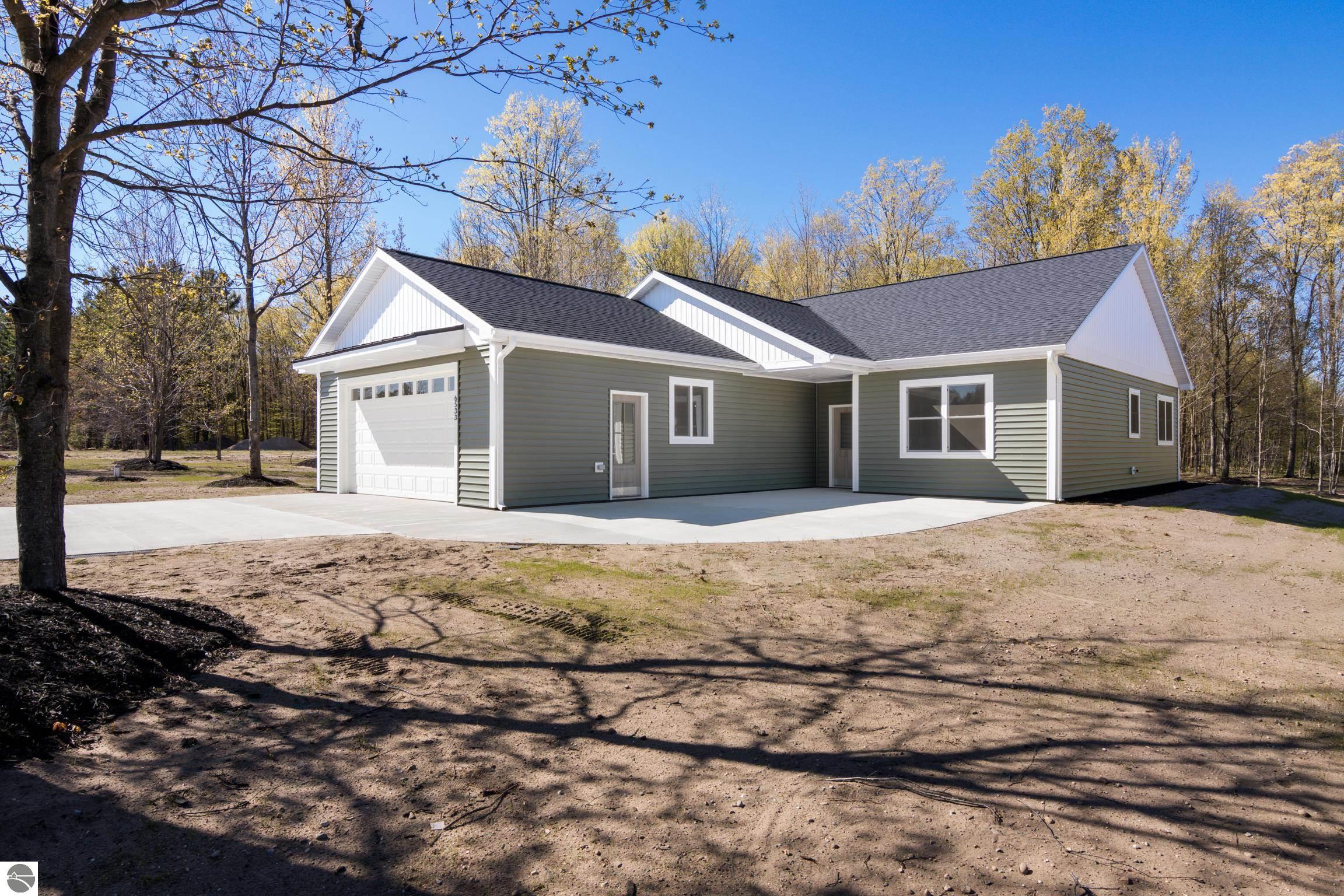 Photo 1 of 27 — 6533 Jeffrey Place, Grawn, MI 49637