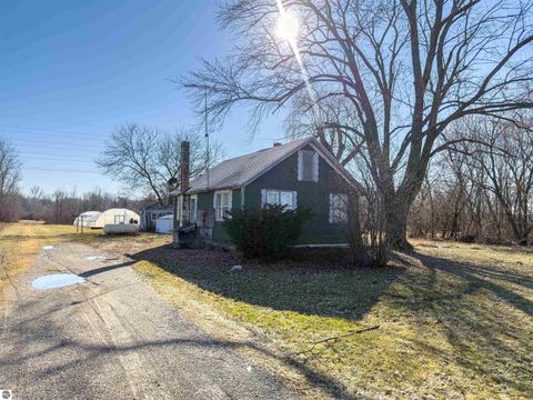 Tiny photo for 5612 E Remus Road, Mt Pleasant, MI 48858 (MLS # 1942484)