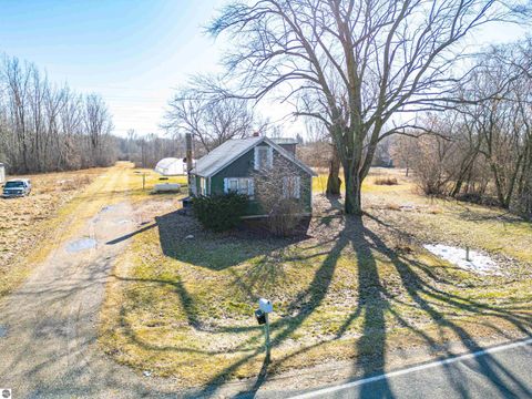 Tiny photo for 5612 E Remus Road, Mt Pleasant, MI 48858 (MLS # 1942484)
