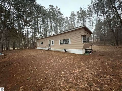 Photo of 3537 Glorianne Drive, Traverse City, MI 49685 (MLS # 1942879)