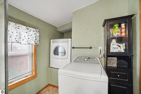 Tiny photo for 707 N Republic Avenue, Alma, MI 48801 (MLS # 1945107)