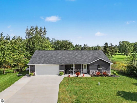 1009 PAR DR, LAKE ISABELLA, MI 48893 - Image b4dd8be13b4aab86adfea8497b135fcd/3929593462