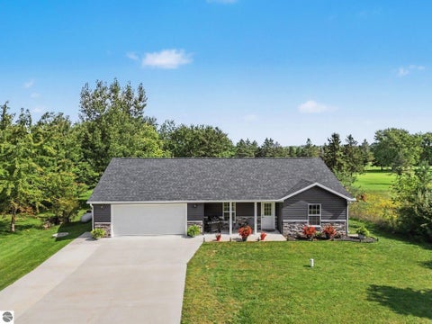 Photo of 1009 Par Drive, Lake Isabella, MI 48893 (MLS # 1950549)