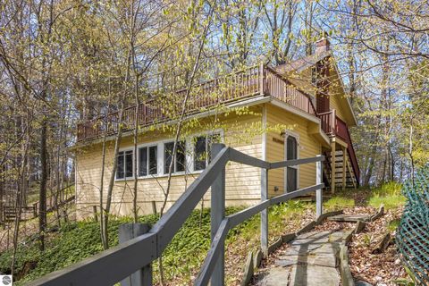 Photo of 406 Fortune Avenue, Frankfort, MI 49635 (MLS # 1945470)