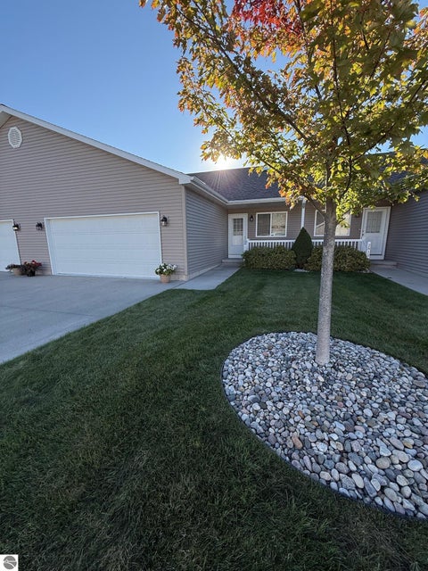 Tiny photo for 2816 Meadowwood Street, Mt Pleasant, MI 48858 (MLS # 1951032)