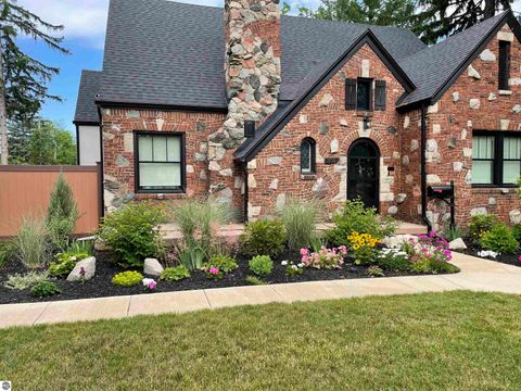 Tiny photo for 814 S Kinney Avenue, Mt Pleasant, MI 48858 (MLS # 1943575)