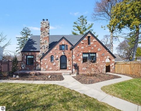 Photo of 814 S Kinney Avenue, Mt Pleasant, MI 48858 (MLS # 1943575)