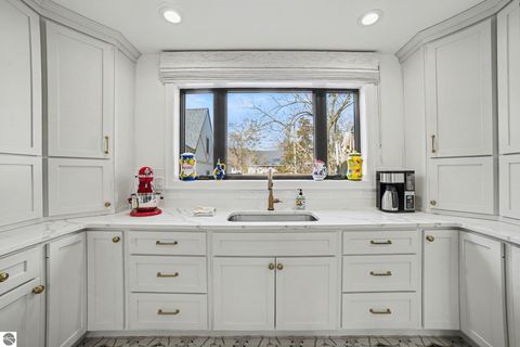 Tiny photo for 814 S Kinney Avenue, Mt Pleasant, MI 48858 (MLS # 1943575)