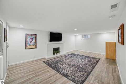 Tiny photo for 814 S Kinney Avenue, Mt Pleasant, MI 48858 (MLS # 1943575)