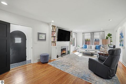 Tiny photo for 814 S Kinney Avenue, Mt Pleasant, MI 48858 (MLS # 1943575)