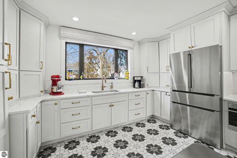 Tiny photo for 814 S Kinney Avenue, Mt Pleasant, MI 48858 (MLS # 1943575)