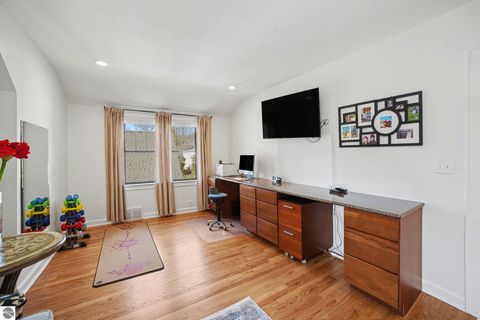 Tiny photo for 814 S Kinney Avenue, Mt Pleasant, MI 48858 (MLS # 1943575)